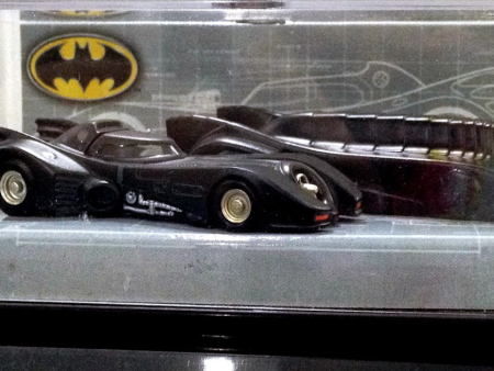 BATMAN: BATMOBILE & SHIELDS 1989 - HOT WHEELS (NO OUTER CARDBOARD BOX-LIGHT WEAR) For Discount